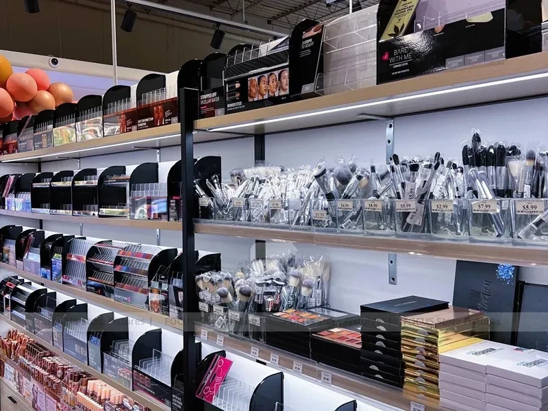 Black Framed Beauty Supply Slatwall Merchandising Wall for Wig Shop