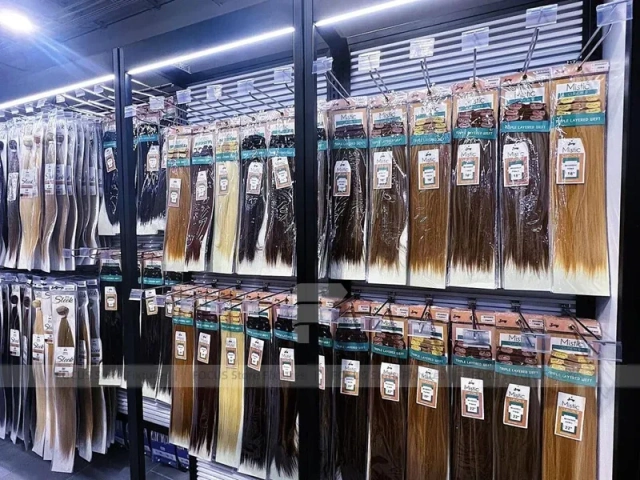 Black Framed Slatwall Corridor for Packaged Hair Display for Wig Store