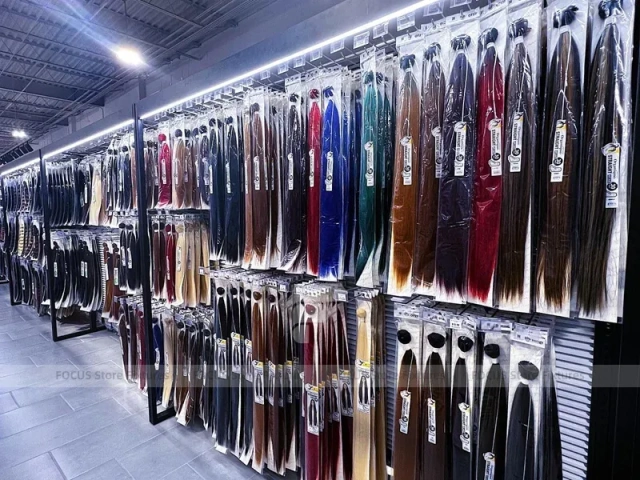 Black Framed Slatwall Corridor for Packaged Hair Display for Wig Store