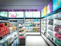 Premium Beauty Supply Floor with Black Framed Glass Gondolas for Wig Shop