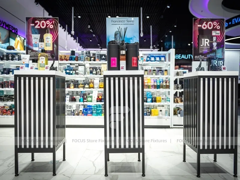 White and Black Cosmetics Gondola Display System for Wig Shop