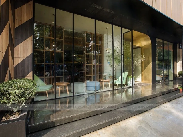 Curved Glass Beverage Cafe Exterior Facade