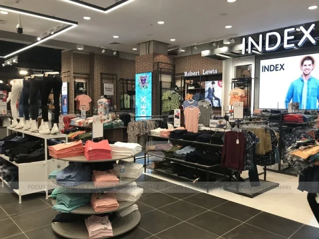 Index Fashion Department Store Mannequin Platform Display