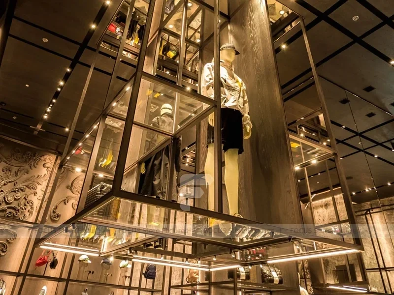Luxury Gold Frame Fashion Boutique Display