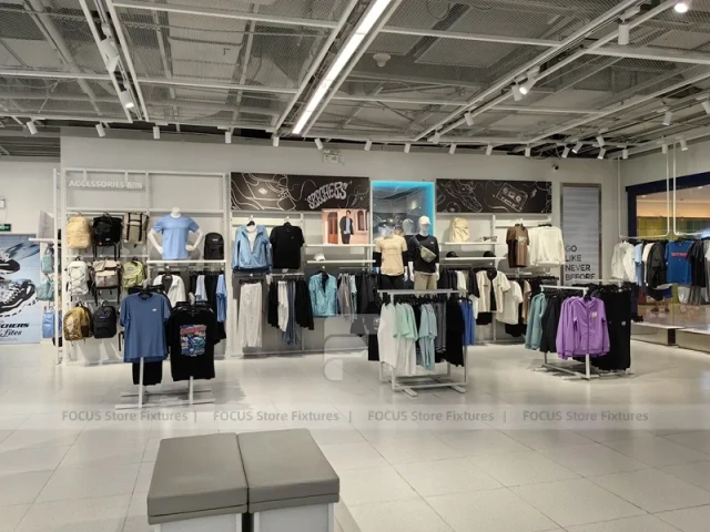 Skechers Mannequin Platform Store Display