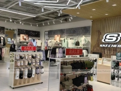 Skechers Sale Accessory Gondola and Apparel Display