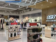 Skechers Sale Accessory Gondola and Apparel Display