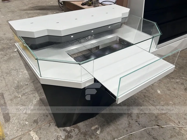 Black White Curved Mobile Phone Store Counter