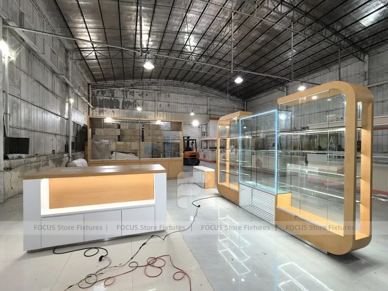 Gold Glass Mobile Phone Kiosk Showcase