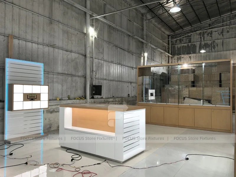 Gold Glass Mobile Phone Kiosk Showcase