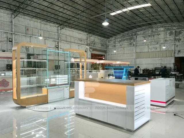 Gold Glass Mobile Phone Kiosk Showcase