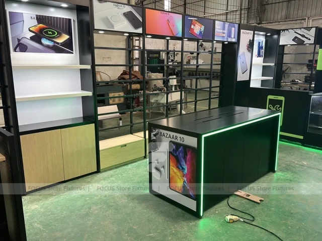 Green Black Bazaar Phone Repair Kiosk