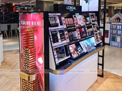 L'Oreal Curved Cosmetics Retail Kiosk