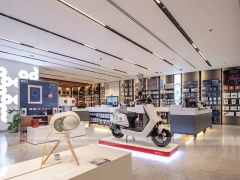 Modern White Mobile Phone Experience Store