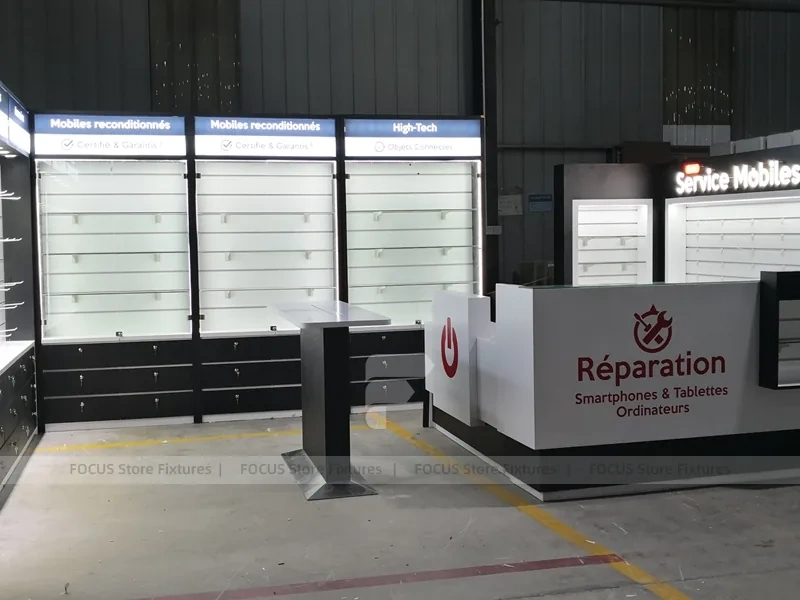 Point Service Mobiles White Store Interior