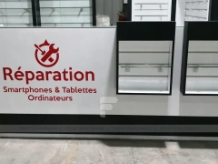 Point Service Mobiles White Store Interior
