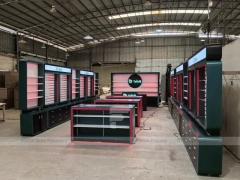 Red Green Mobile Accessories Store Layout