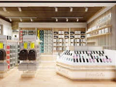 Warm Wood Commio Mobile Phone Store Interior