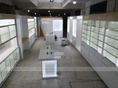 White Compact Mobile Phone Store Interior Display