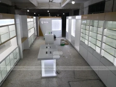 White Glass Mobile Phone Counter Wall Display