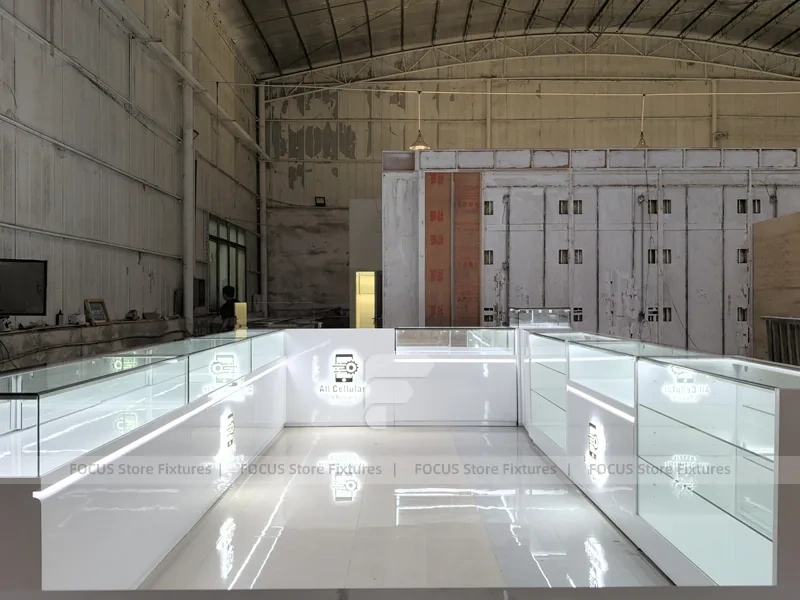 White Glass Mobile Phone Store Counter Layout