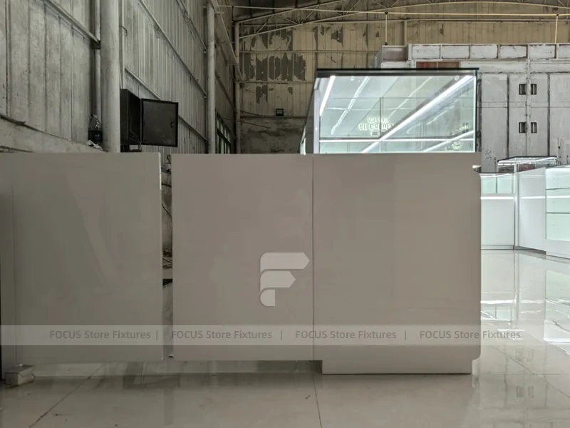 White Glass Mobile Phone Store Counter Layout