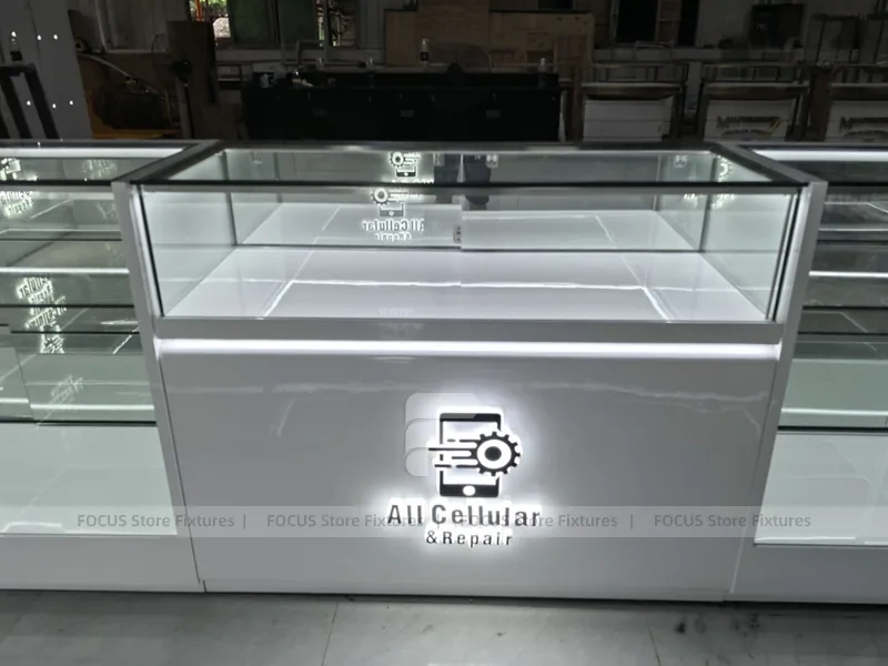 White Glass Mobile Phone Store Counter Layout