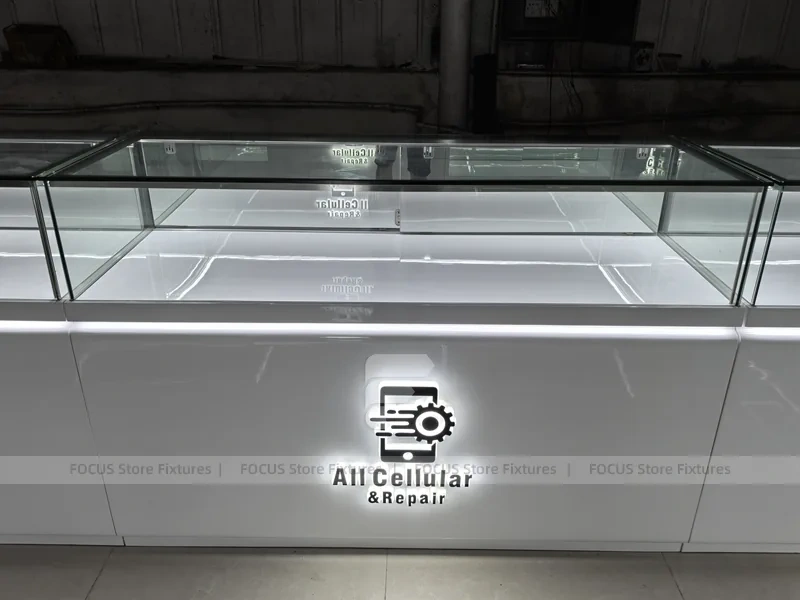 White Glass Mobile Phone Store Counter Layout