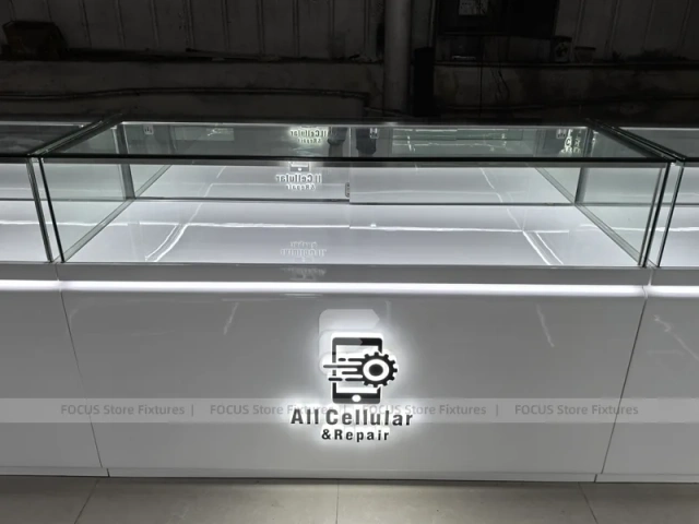White Glass Mobile Phone Store Counter Layout