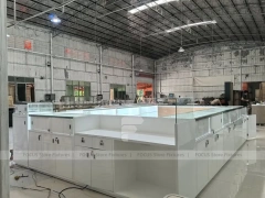 White Glass Mobile Phone Store Counter Layout