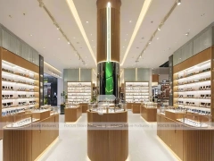 Blush Accent Optical Boutique Layout with Boutique Browsing Aisle