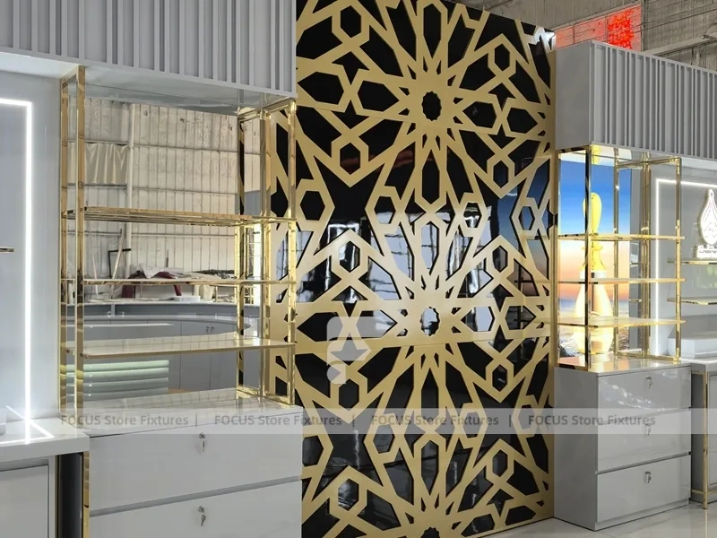 White Gold Perfume Display Wall With Lattice Screen