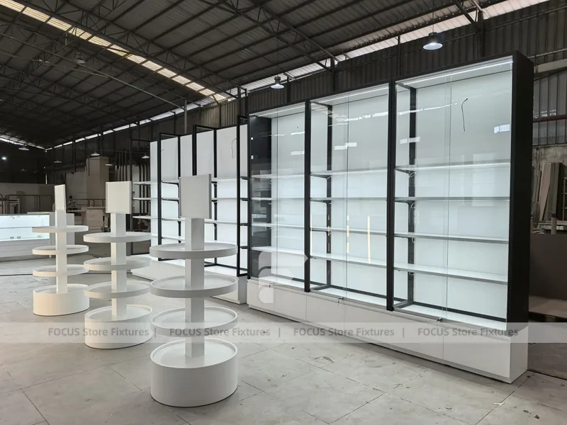 White Perfume Perimeter Wall Display With Round Tester Tables