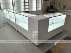 White Perfume Perimeter Wall Display With Round Tester Tables