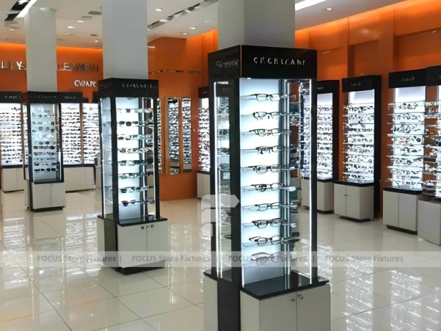 Amber Column Eyewear Column Gallery with Mirror-Lined Walkway