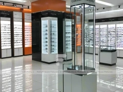 Amber Column Eyewear Column Gallery with Mirror-Lined Walkway