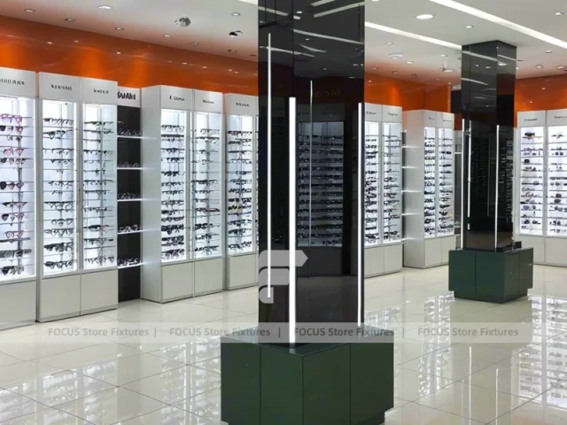 Amber Column Eyewear Column Gallery with Mirror-Lined Walkway