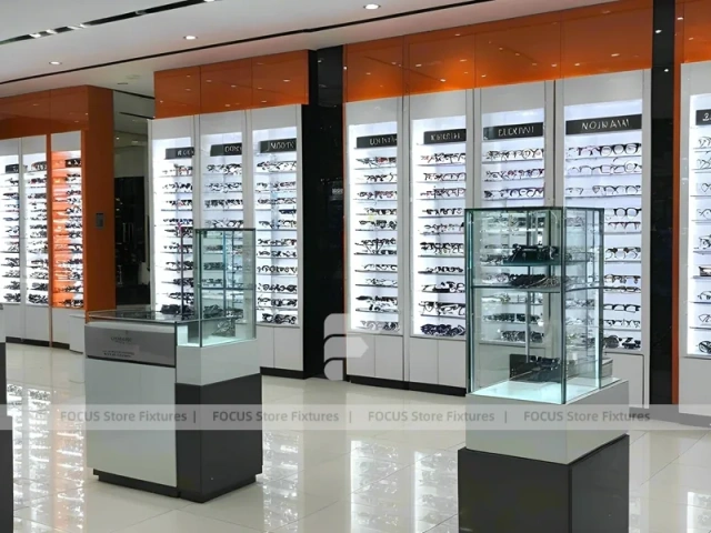 Amber Column Vision Retail Zone with Mirror-Lined Walkway