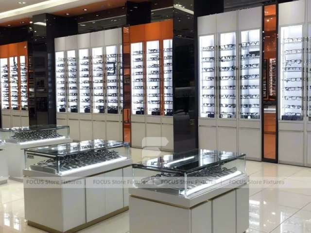 Blush Accent Optical Mall Display with Illuminated Pillar Towers