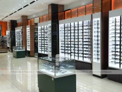 Blush Accent Optical Mall Display with Illuminated Pillar Towers