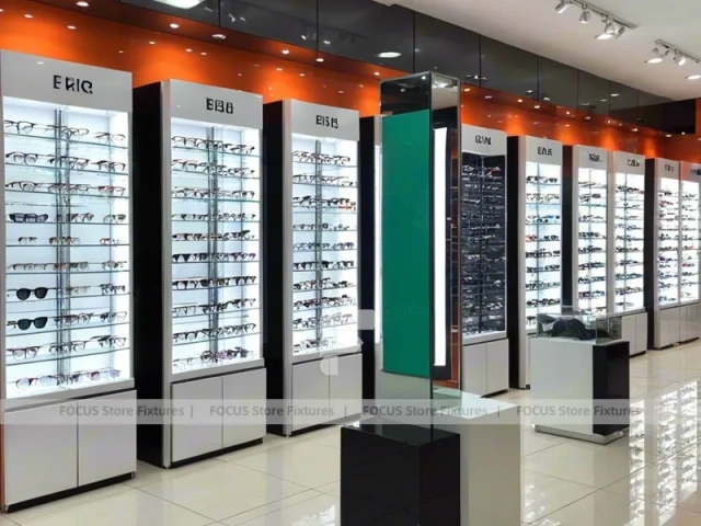 Blush Accent Optical Mall Display with Illuminated Pillar Towers