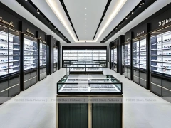 Gallery Linear Eyewear Gallery Hall with Long Symmetrical Walkway