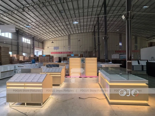 Gold Accent Optical Fixture Prototype with Sample Store Layout