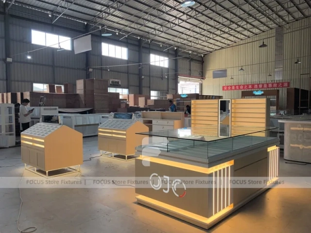 Gold Accent Optical Fixture Prototype with Sample Store Layout