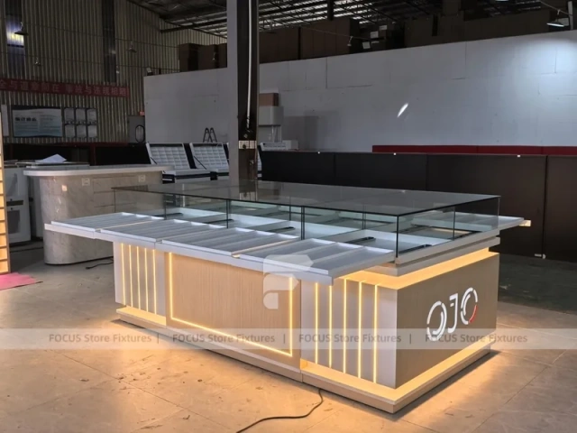 Gold Accent Optical Fixture Prototype with Sample Store Layout
