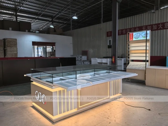 Gold Accent Optical Fixture Prototype with Sample Store Layout