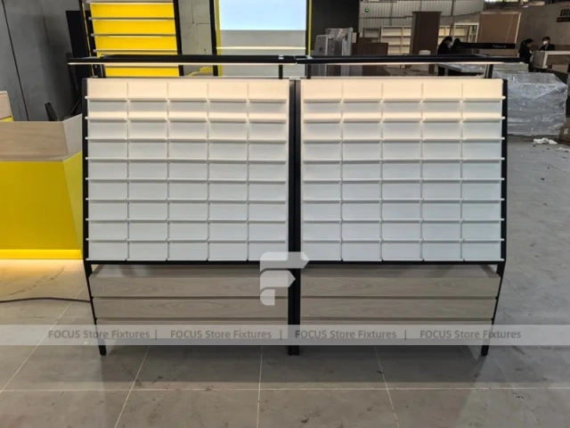 Prototype System Eyewear Display Prototype with Modular Wall Set
