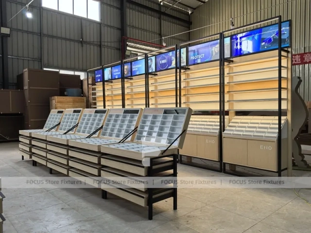 Prototype System Vision Retail Mockup with Modular Wall Set