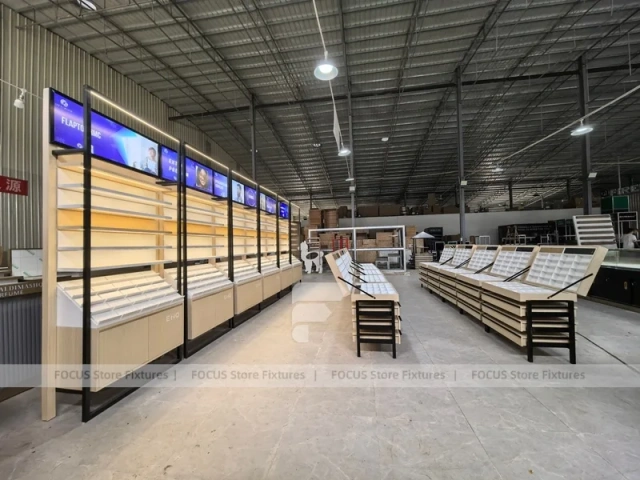 Prototype System Vision Retail Mockup with Modular Wall Set