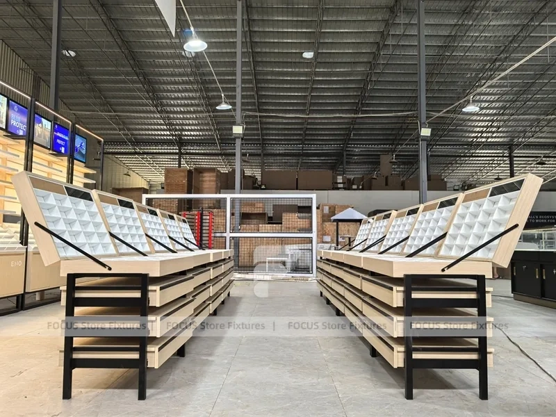 Prototype System Vision Retail Mockup with Modular Wall Set